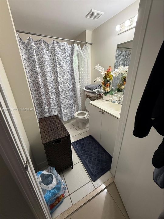 合同活跃: $229,000 (2 贝兹, 2 浴室, 809 平方英尺)