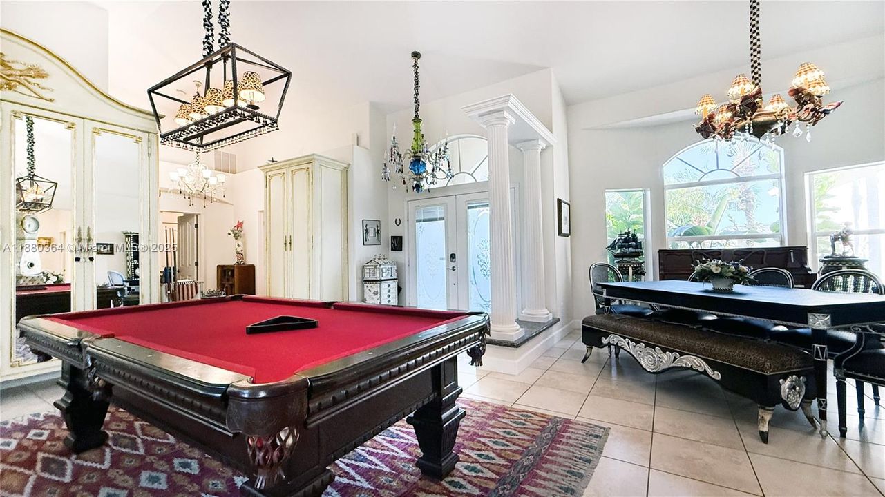 En Venta: $900,000 (4 camas, 3 baños, 2503 Pies cuadrados)