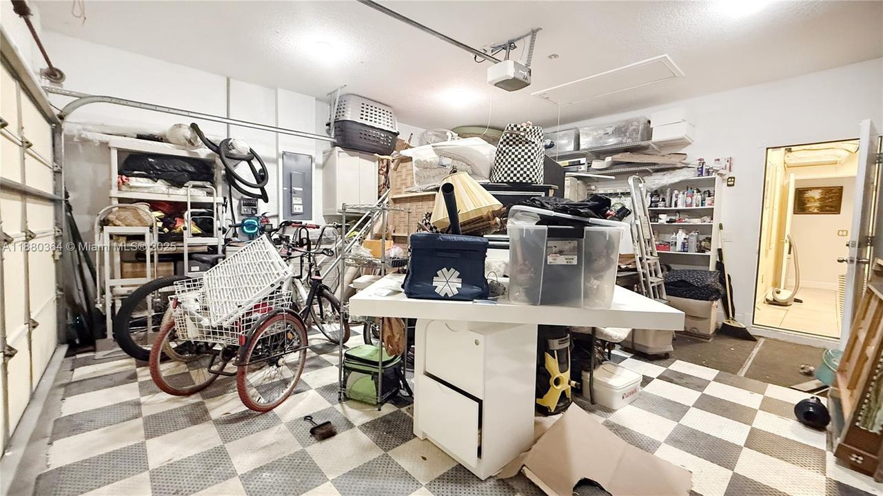 En Venta: $900,000 (4 camas, 3 baños, 2503 Pies cuadrados)