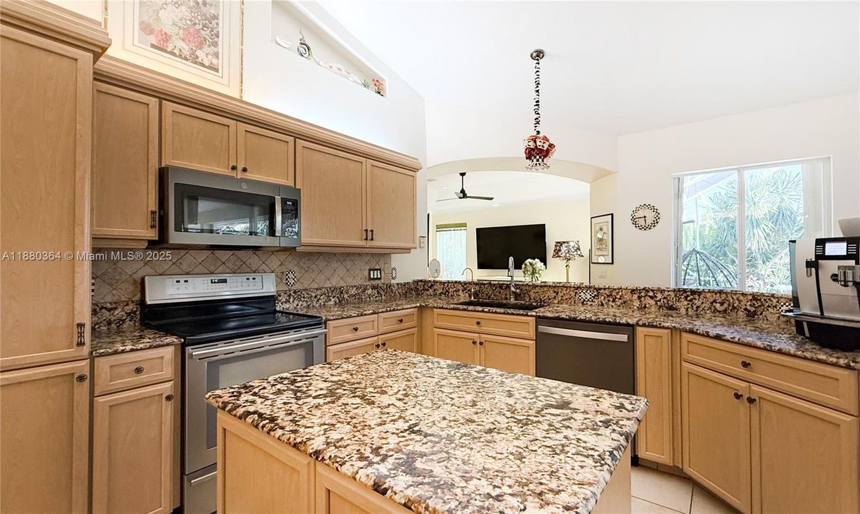 En Venta: $900,000 (4 camas, 3 baños, 2503 Pies cuadrados)