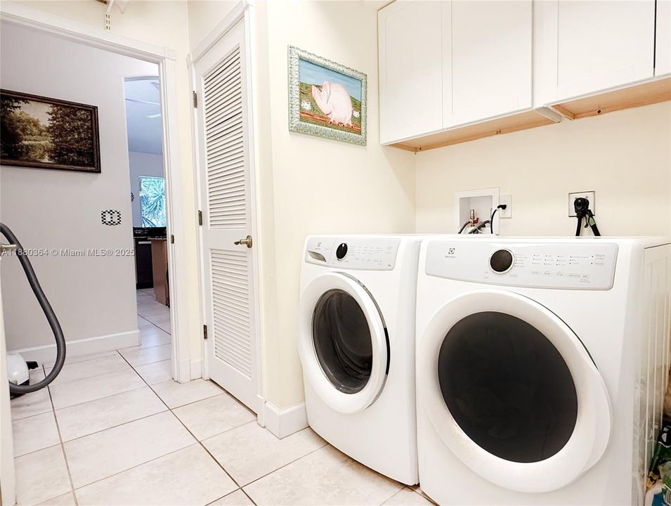 En Venta: $900,000 (4 camas, 3 baños, 2503 Pies cuadrados)