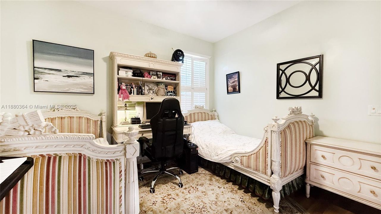 En Venta: $900,000 (4 camas, 3 baños, 2503 Pies cuadrados)