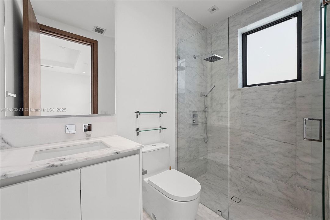 For Rent: $47,500 (5 beds, 6 baths, 3326 Square Feet)