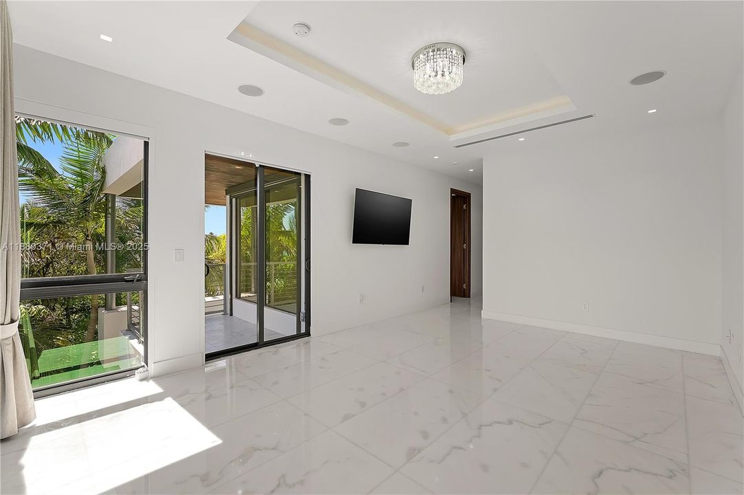 For Rent: $47,500 (5 beds, 6 baths, 3326 Square Feet)