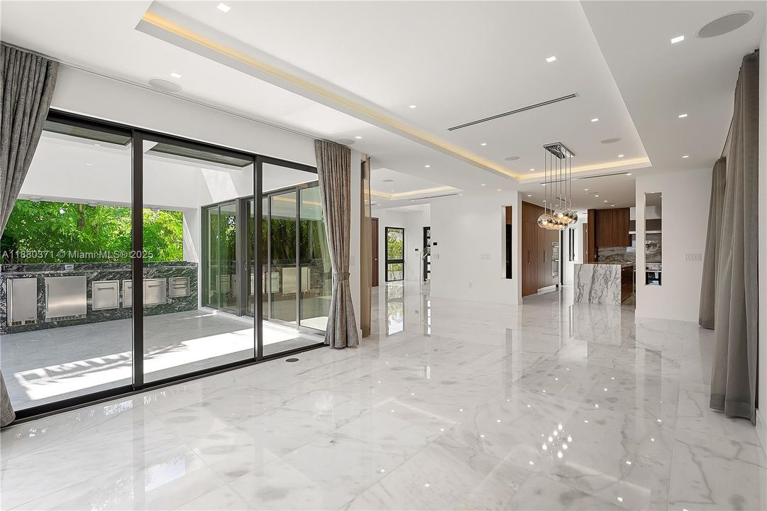 For Rent: $47,500 (5 beds, 6 baths, 3326 Square Feet)