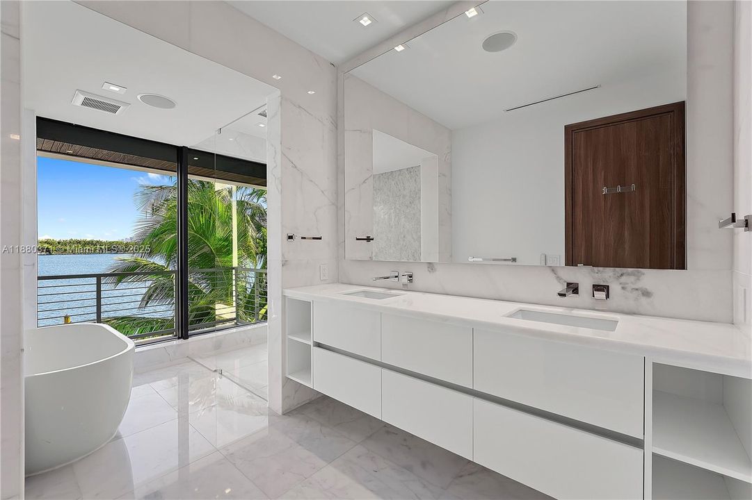 For Rent: $47,500 (5 beds, 6 baths, 3326 Square Feet)