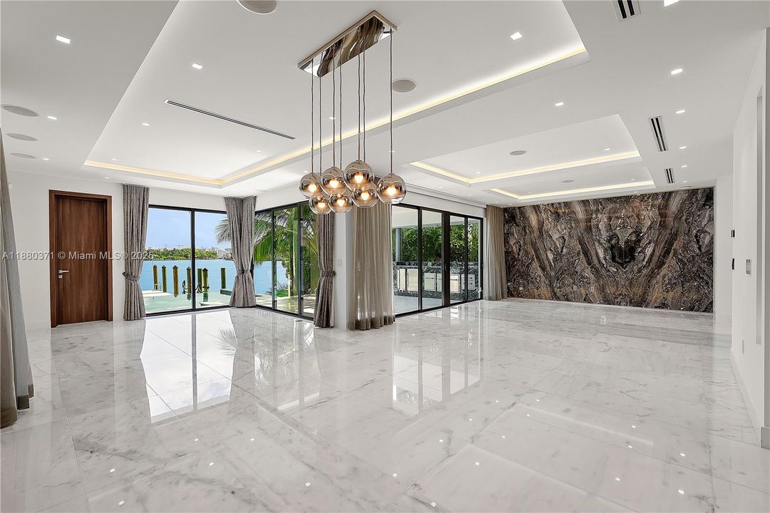 For Rent: $47,500 (5 beds, 6 baths, 3326 Square Feet)