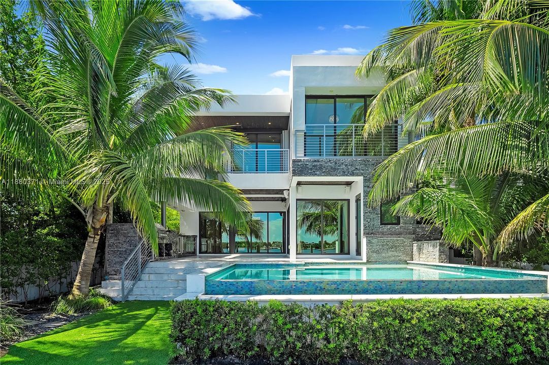 For Rent: $47,500 (5 beds, 6 baths, 3326 Square Feet)