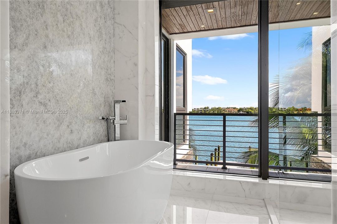 For Rent: $47,500 (5 beds, 6 baths, 3326 Square Feet)