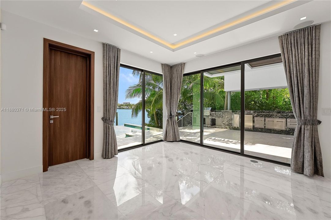 For Rent: $47,500 (5 beds, 6 baths, 3326 Square Feet)