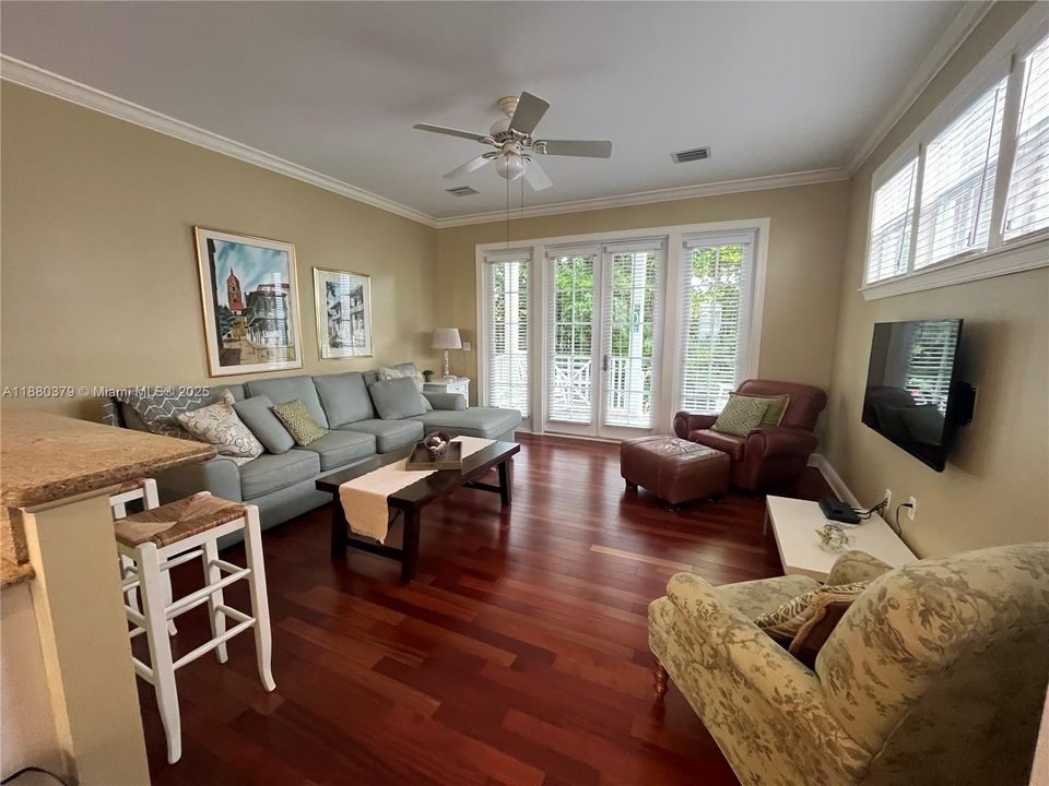 На продажу: $1,199,990 (2 спален, 2 ванн, 1376 Квадратных фут)