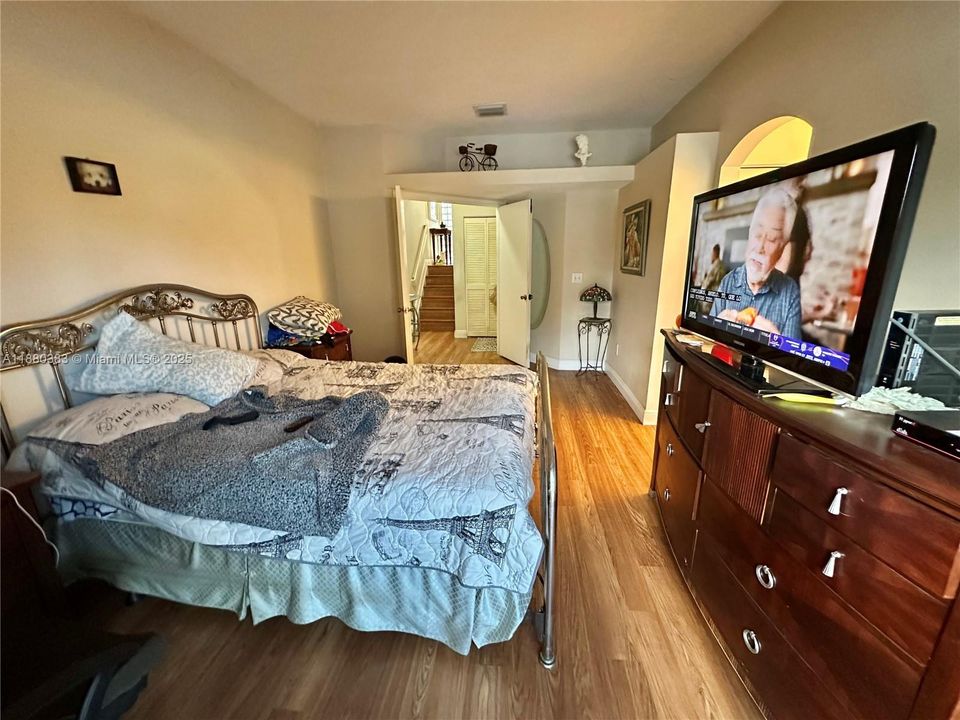 For Sale: $475,000 (4 beds, 2 baths, 1812 Square Feet)