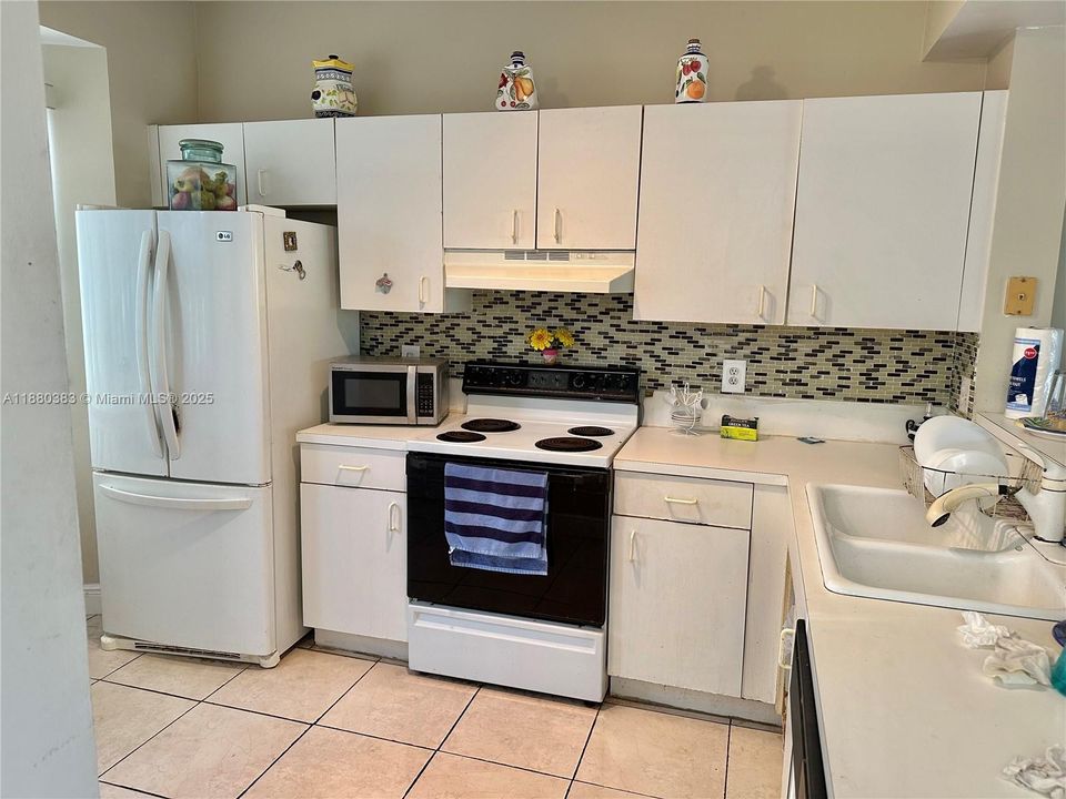 For Sale: $475,000 (4 beds, 2 baths, 1812 Square Feet)