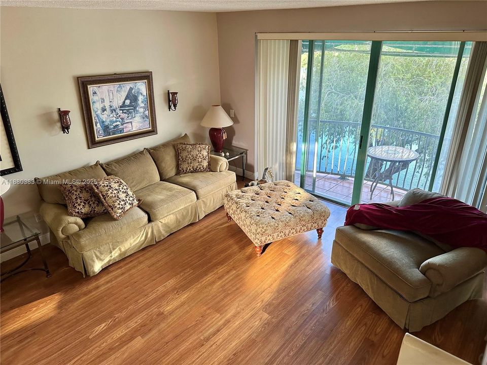 For Sale: $475,000 (4 beds, 2 baths, 1812 Square Feet)