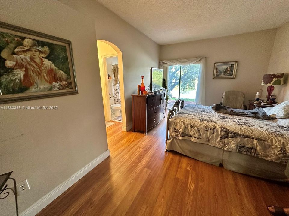 For Sale: $475,000 (4 beds, 2 baths, 1812 Square Feet)