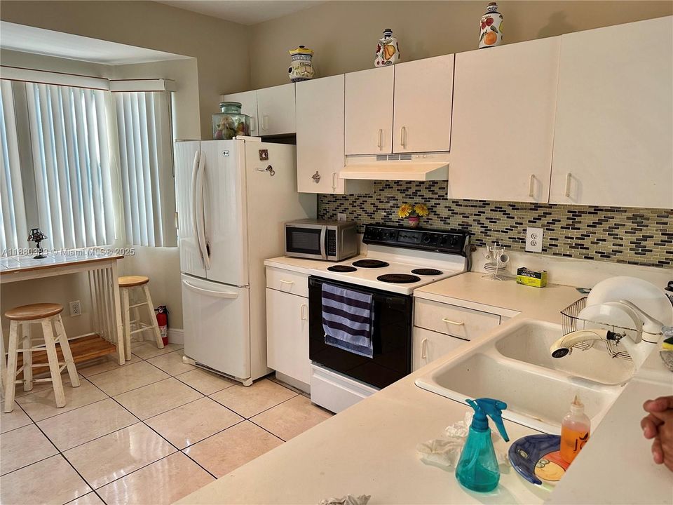 For Sale: $475,000 (4 beds, 2 baths, 1812 Square Feet)