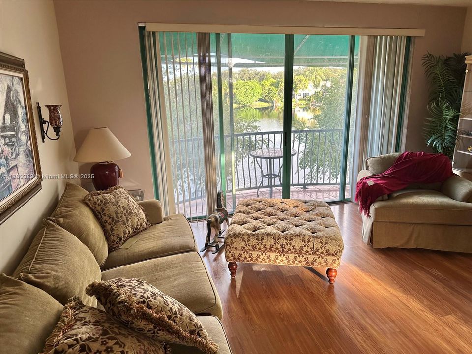 For Sale: $475,000 (4 beds, 2 baths, 1812 Square Feet)