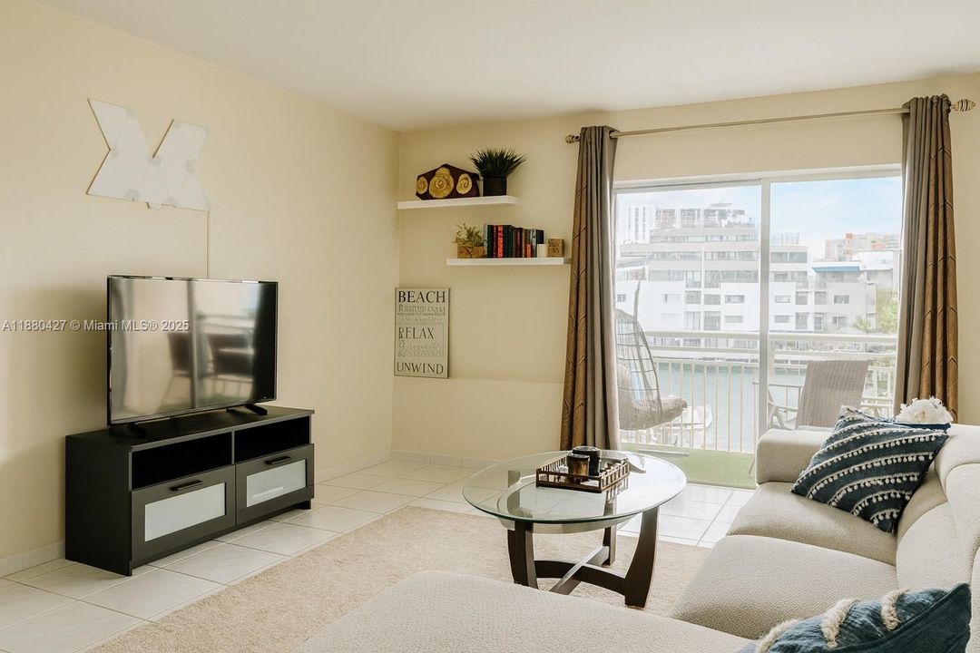 На продажу: $210,000 (1 спален, 1 ванн, 695 Квадратных фут)