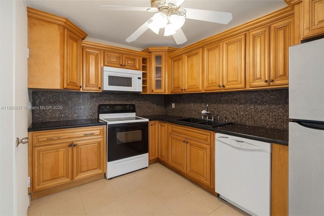 На продажу: $210,000 (1 спален, 1 ванн, 695 Квадратных фут)