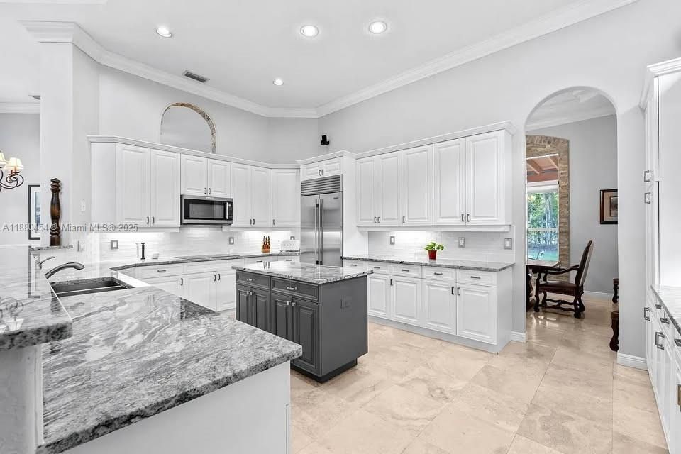 En Renta: $11,999 (6 camas, 4 baños, 5111 Pies cuadrados)