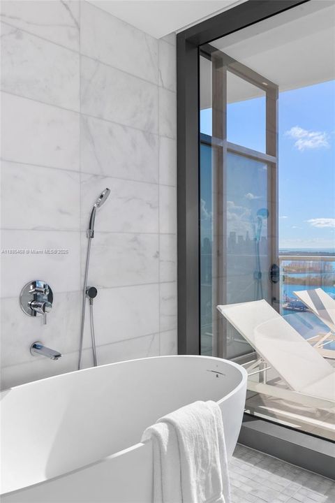 For Sale: $6,590,000 (3 beds, 3 baths, 2930 Square Feet)