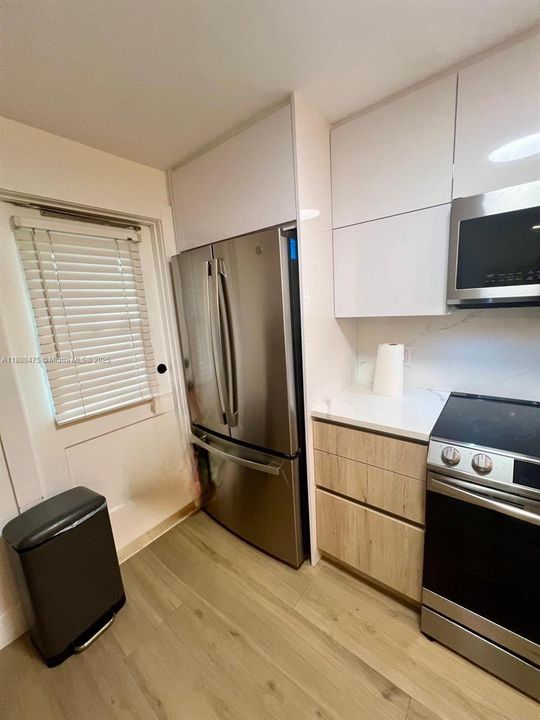 Под контрактом: $2,400 (3 спален, 2 ванн, 1390 Квадратных фут)