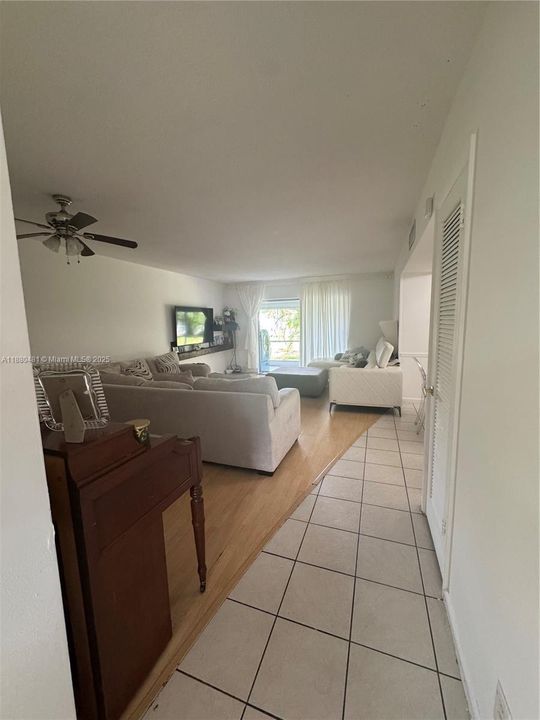 Vendido Recientemente: $210,000 (2 camas, 2 baños, 1120 Pies cuadrados)