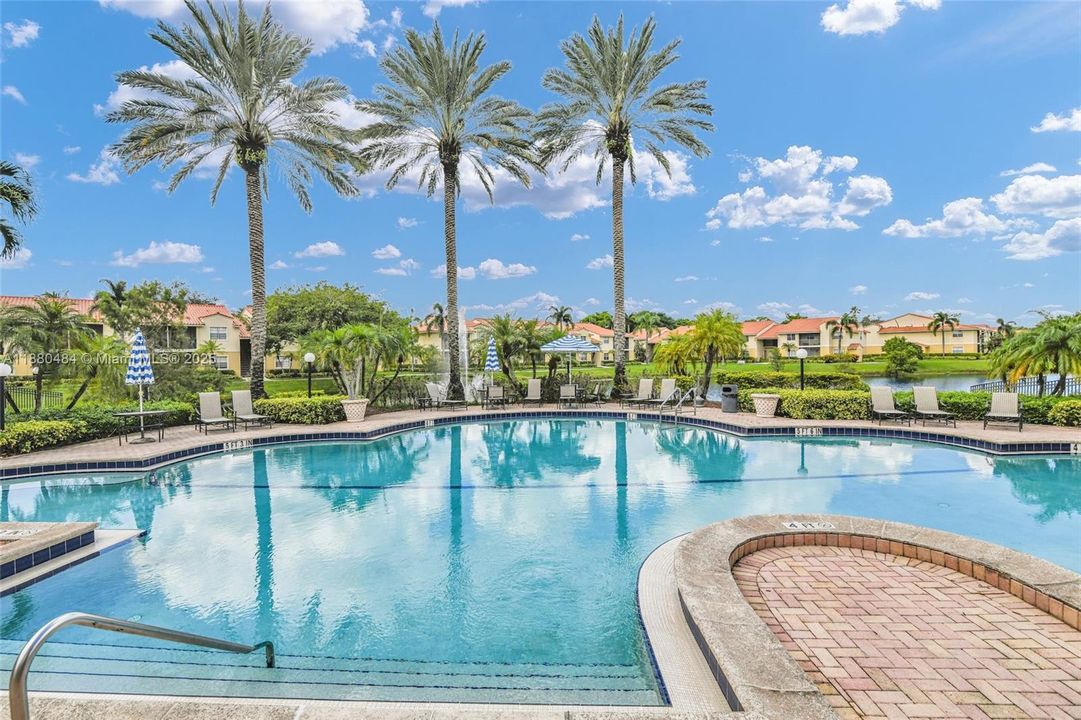 For Sale: $199,000 (1 beds, 1 baths, 813 Square Feet)