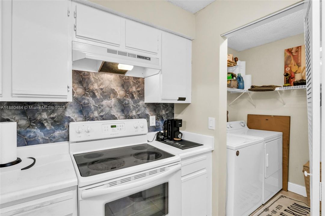 For Sale: $199,000 (1 beds, 1 baths, 813 Square Feet)