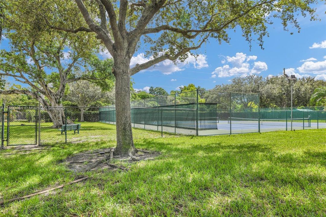 For Sale: $199,000 (1 beds, 1 baths, 813 Square Feet)