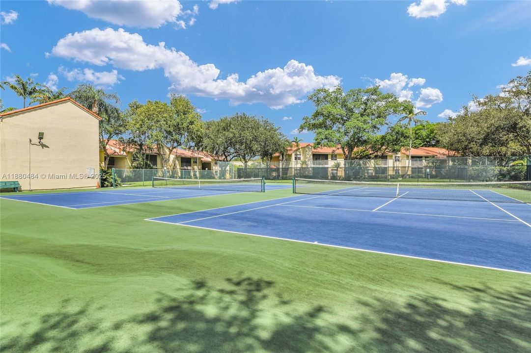 For Sale: $199,000 (1 beds, 1 baths, 813 Square Feet)