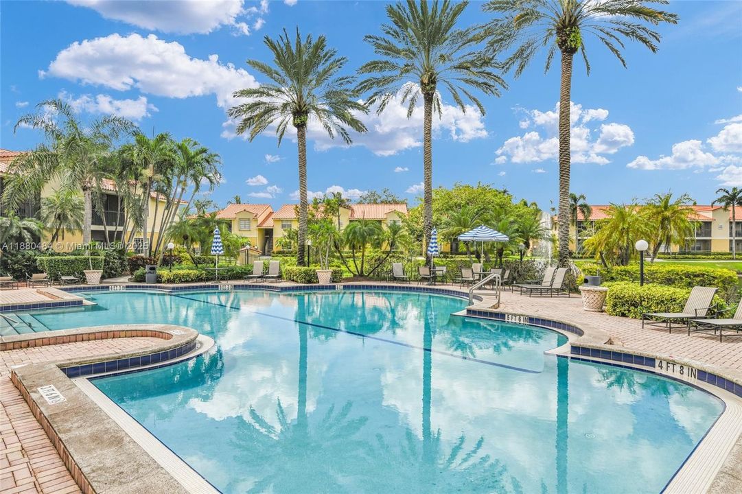 For Sale: $199,000 (1 beds, 1 baths, 813 Square Feet)