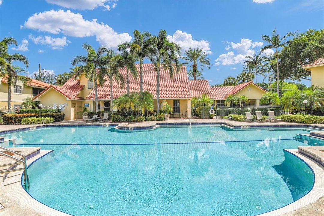 For Sale: $199,000 (1 beds, 1 baths, 813 Square Feet)