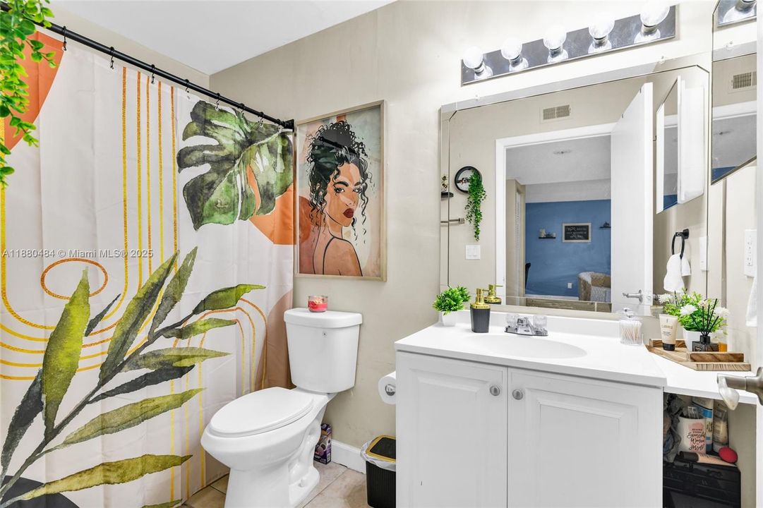 For Sale: $199,000 (1 beds, 1 baths, 813 Square Feet)