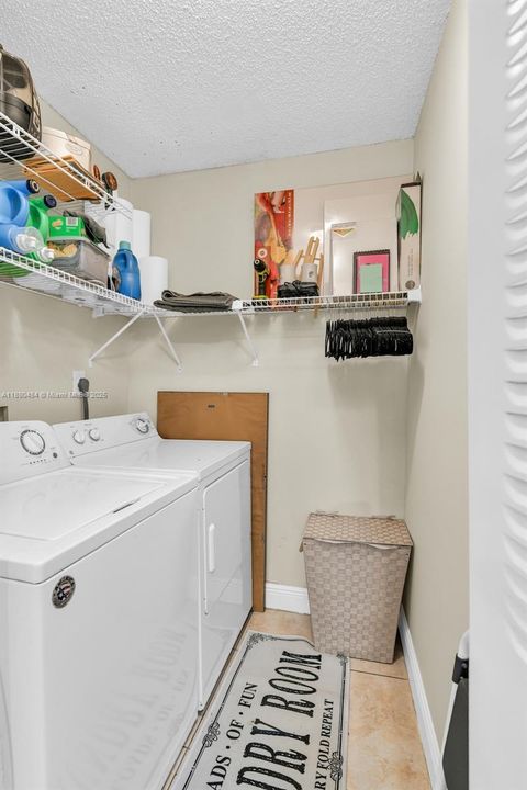 For Sale: $199,000 (1 beds, 1 baths, 813 Square Feet)