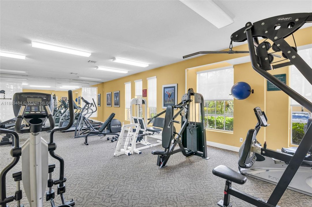 For Sale: $199,000 (1 beds, 1 baths, 813 Square Feet)