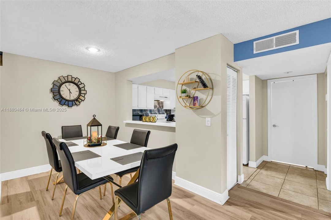 For Sale: $199,000 (1 beds, 1 baths, 813 Square Feet)