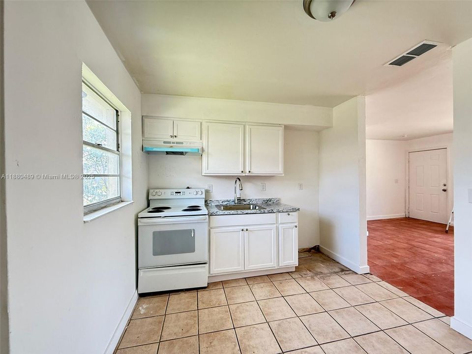 Recently Rented: $1,450 (2 beds, 1 baths, 800 Square Feet)