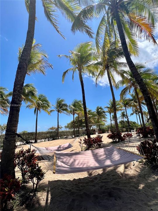 For Sale: $420,000 (1 beds, 1 baths, 757 Square Feet)