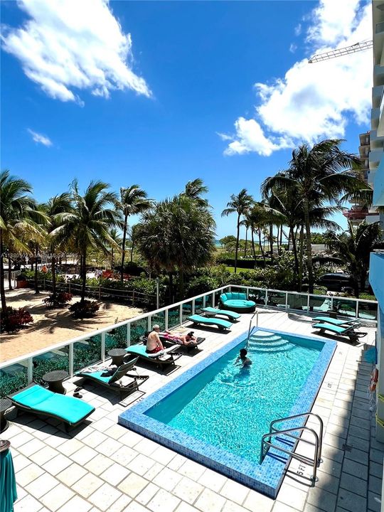 For Sale: $420,000 (1 beds, 1 baths, 757 Square Feet)