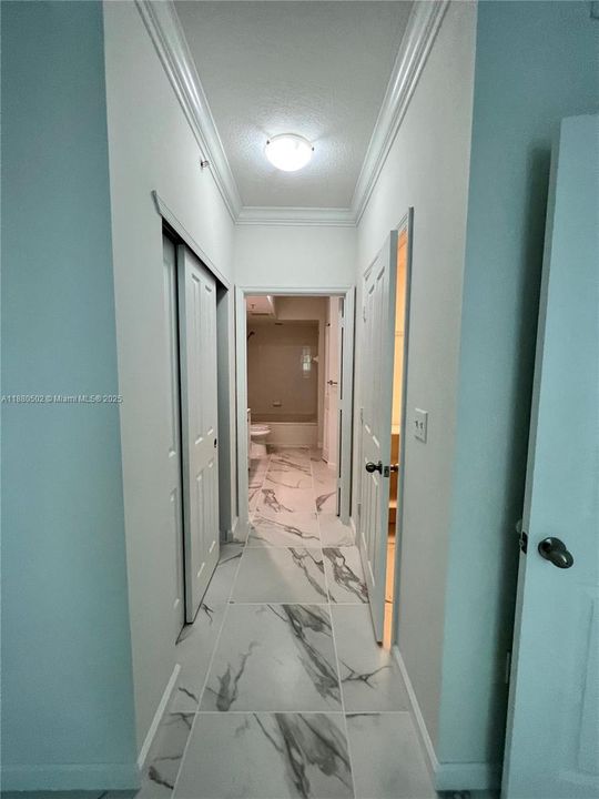 For Sale: $420,000 (1 beds, 1 baths, 757 Square Feet)