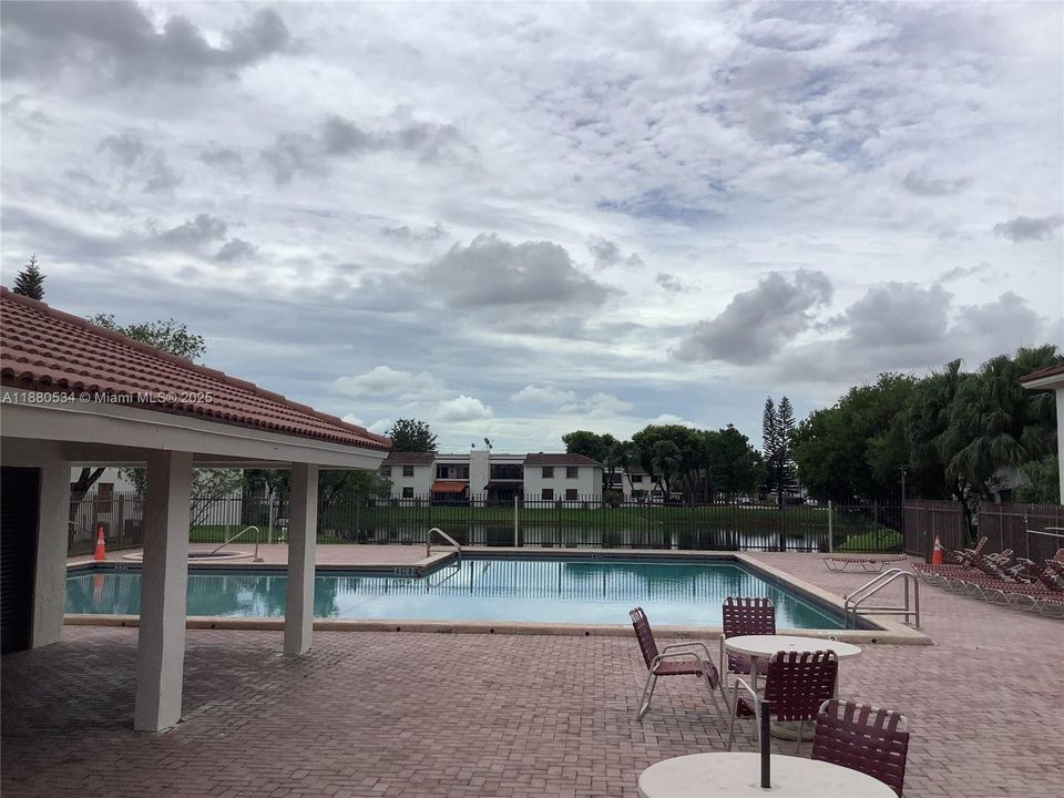 Recently Sold: $345,000 (3 beds, 2 baths, 1215 Square Feet)