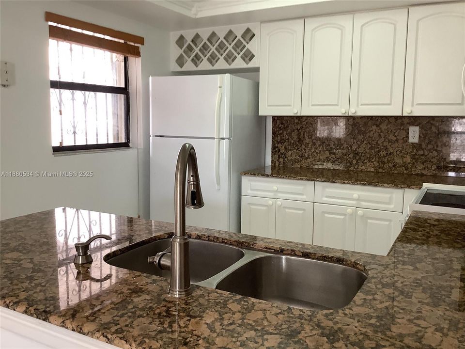 Recently Sold: $345,000 (3 beds, 2 baths, 1215 Square Feet)