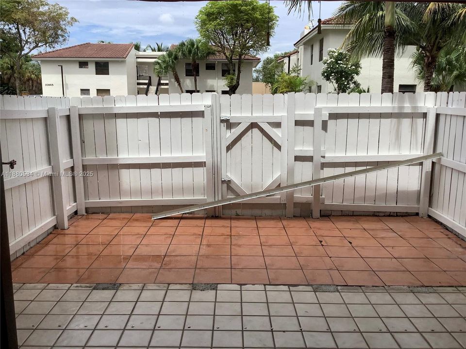 Recently Sold: $345,000 (3 beds, 2 baths, 1215 Square Feet)