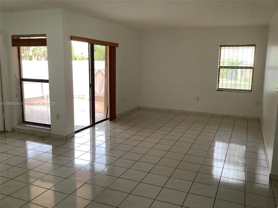 Recently Sold: $345,000 (3 beds, 2 baths, 1215 Square Feet)