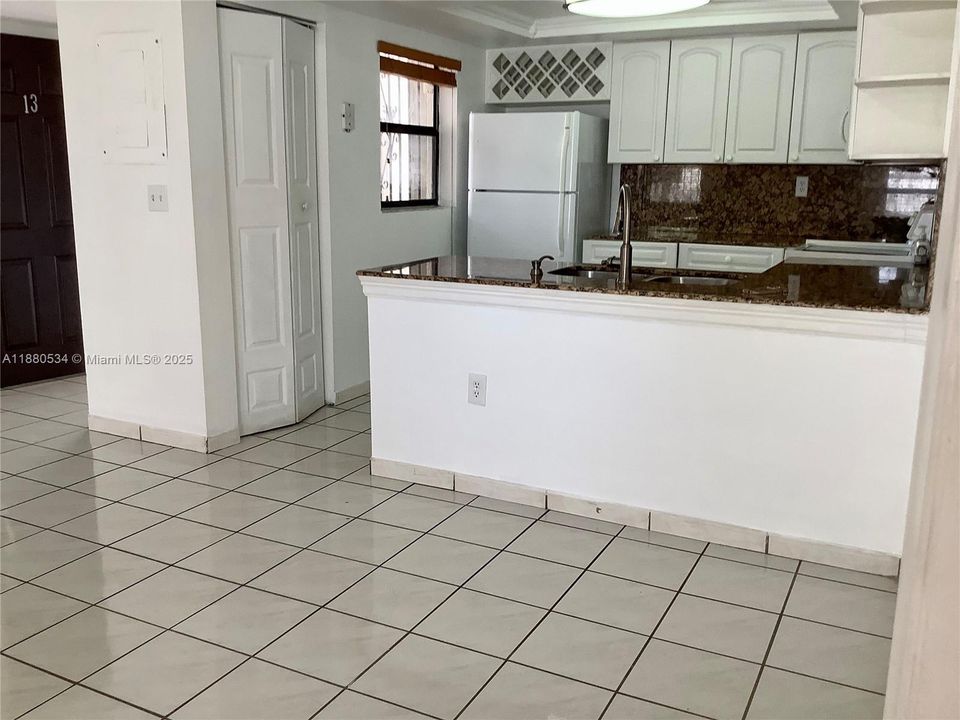 Recently Sold: $345,000 (3 beds, 2 baths, 1215 Square Feet)