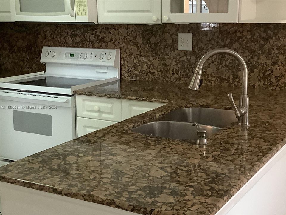 Recently Sold: $345,000 (3 beds, 2 baths, 1215 Square Feet)