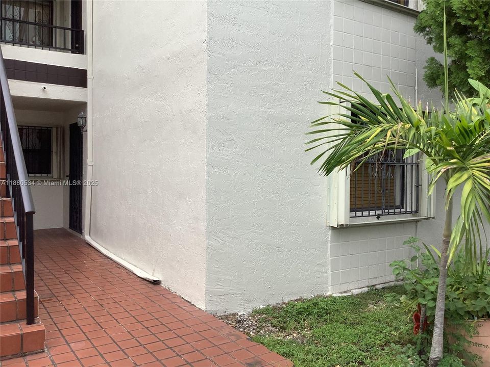 Recently Sold: $345,000 (3 beds, 2 baths, 1215 Square Feet)