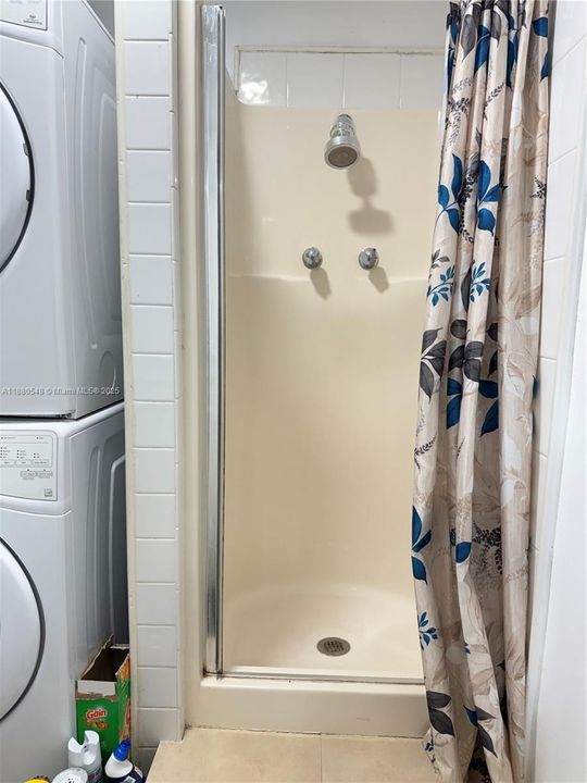 В аренду: $1,300 (1 спален, 1 ванн, 2678 Квадратных фут)