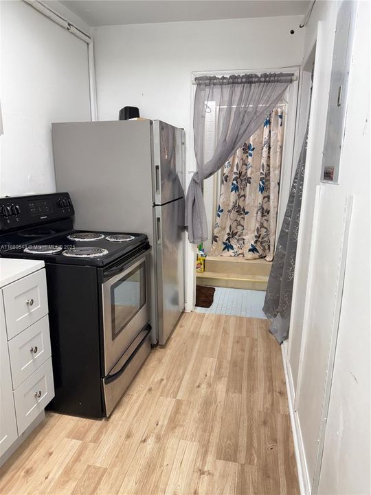 В аренду: $1,300 (1 спален, 1 ванн, 2678 Квадратных фут)